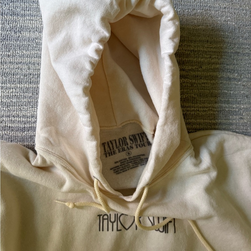Taylor Swift Eras Tour Heart Photo Hoodie size Small - Picture 4 of 5